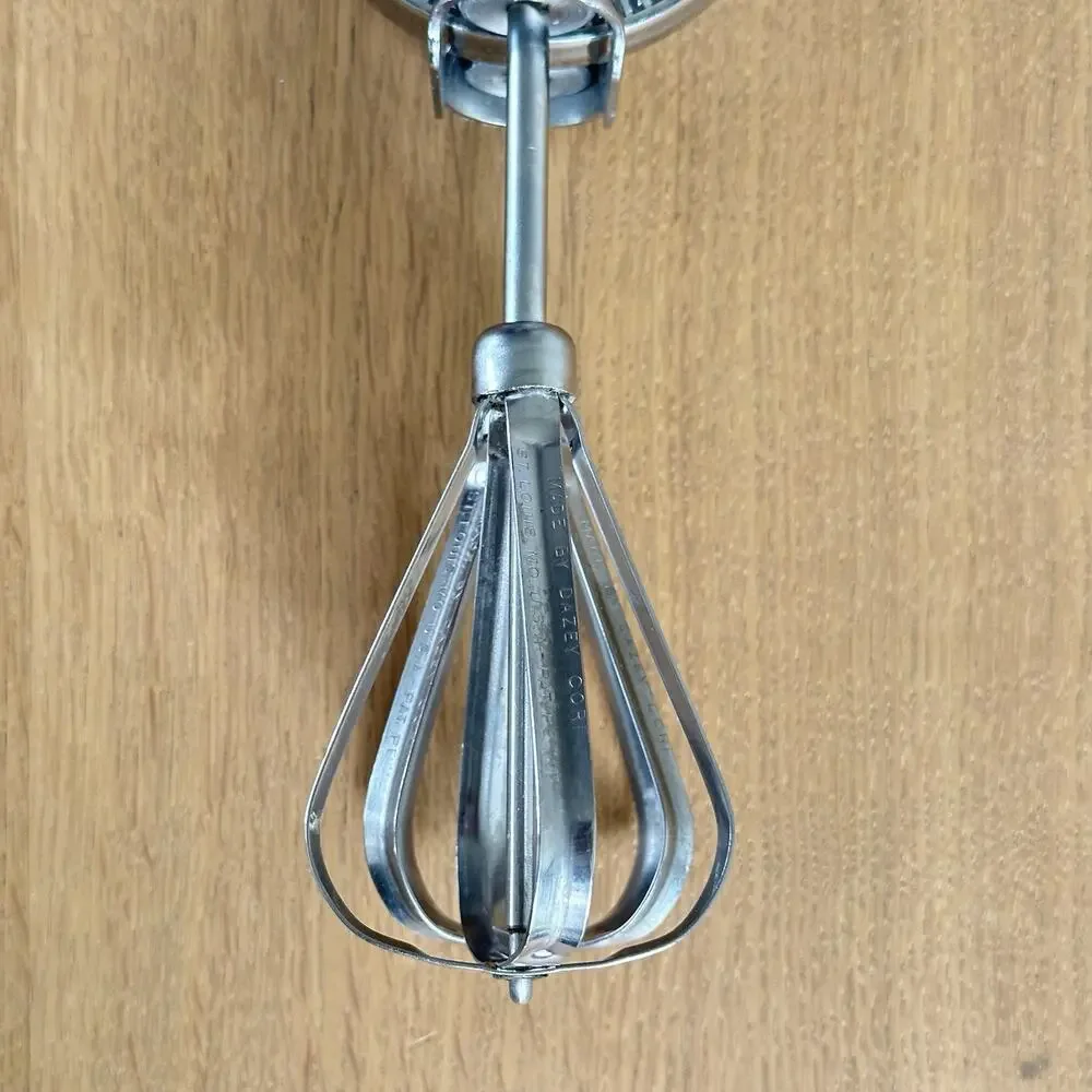 Vintage DAZEY Model 810 Red Hand Mixer Egg Beater Heavy Duty Adjustable Handle